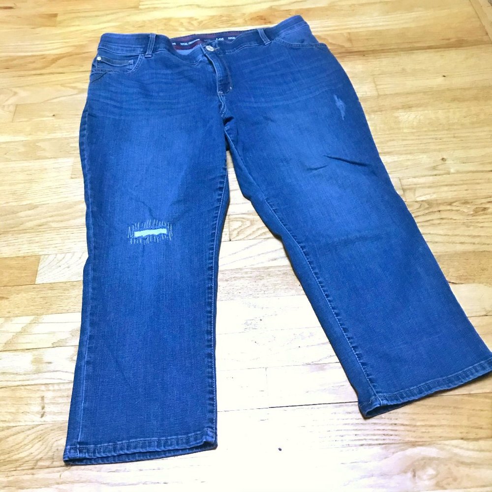 Lee Total Freedom distressed capri jeans 18W